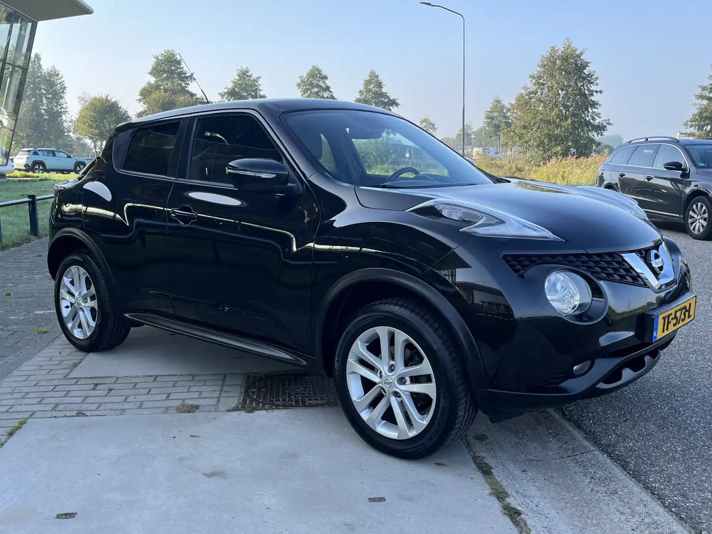 Nissan Juke 1.6 N-Connecta / Automaat / Trekhaak afneembaar / Zwart - 2