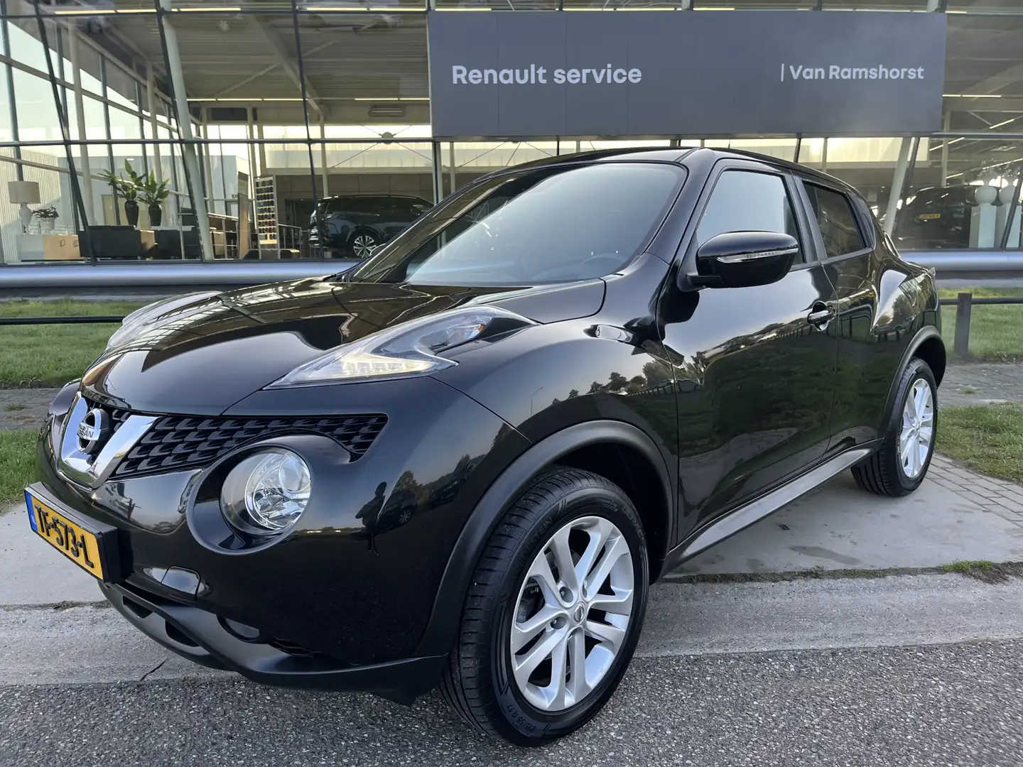 Nissan Juke 1.6 N-Connecta / Automaat / Trekhaak afneembaar / Zwart - 1