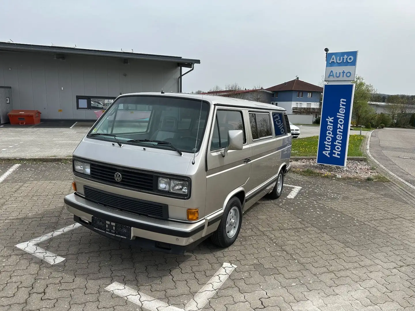 Volkswagen T3 Multivan *Fahrzeug neu Restauriert* Zlatá - 1