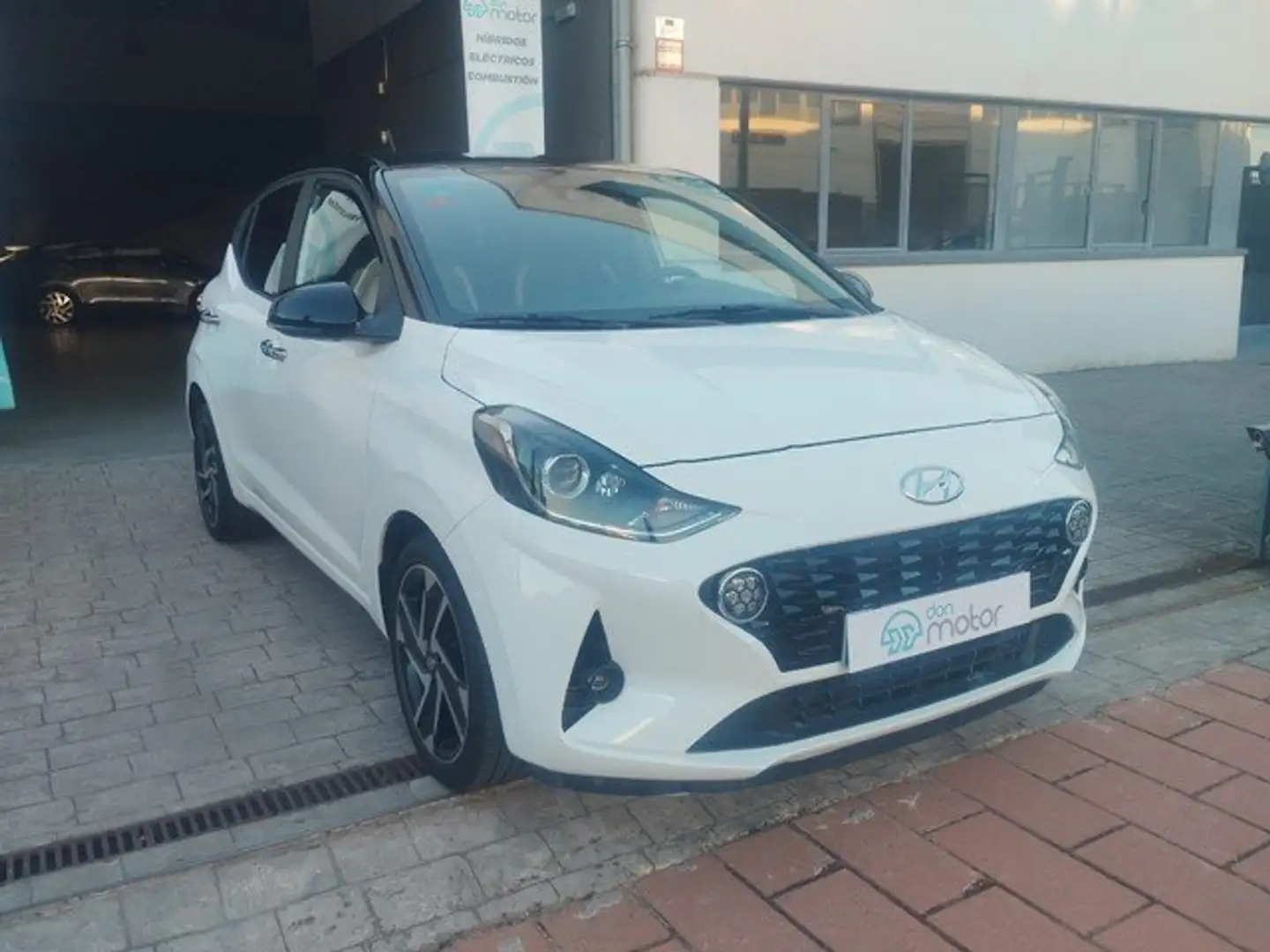 Hyundai i10 1.2 MPI Tecno 2C Aut. Blanco - 2