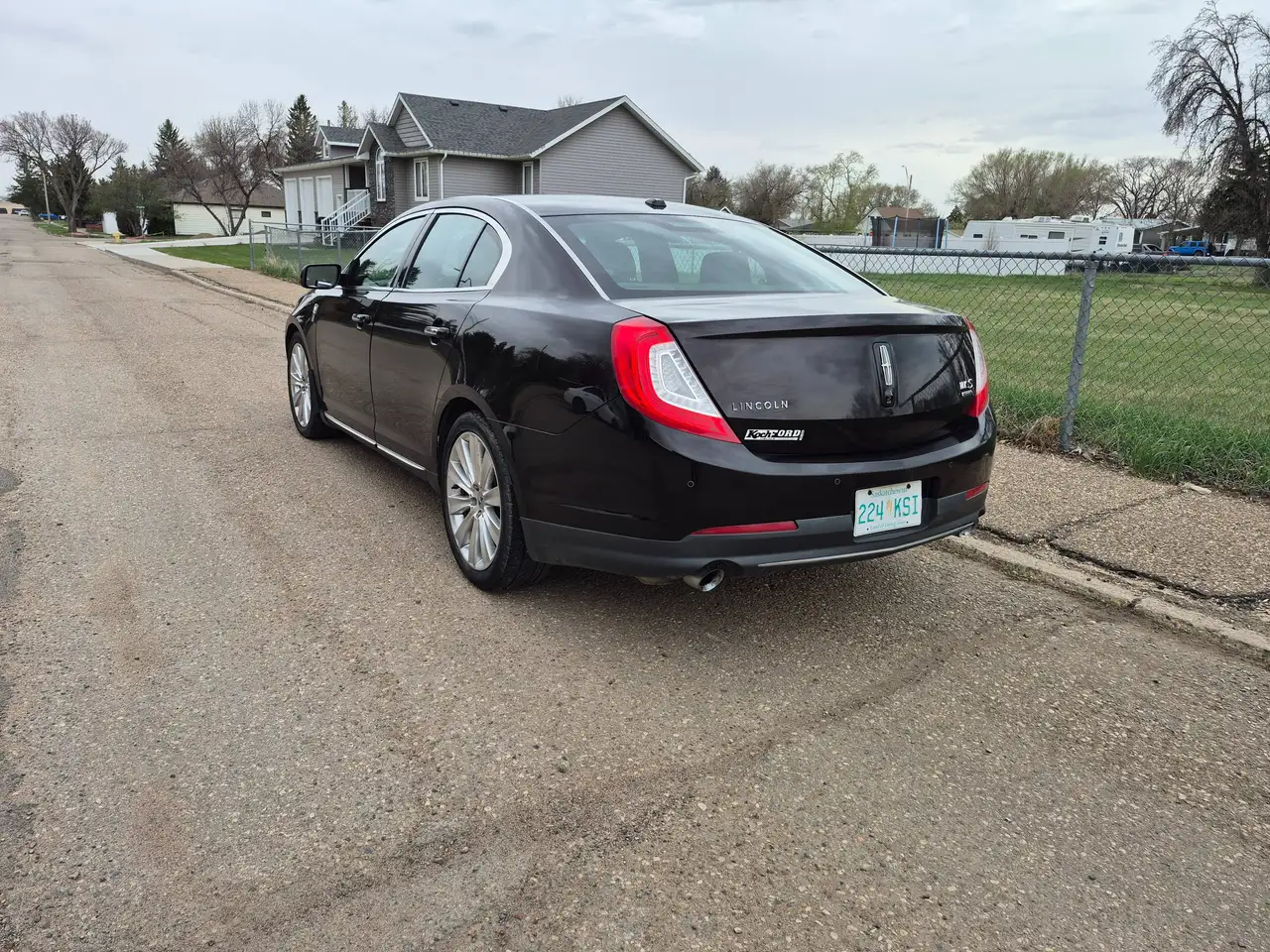 Lincoln MKS снимка Lincoln MKS