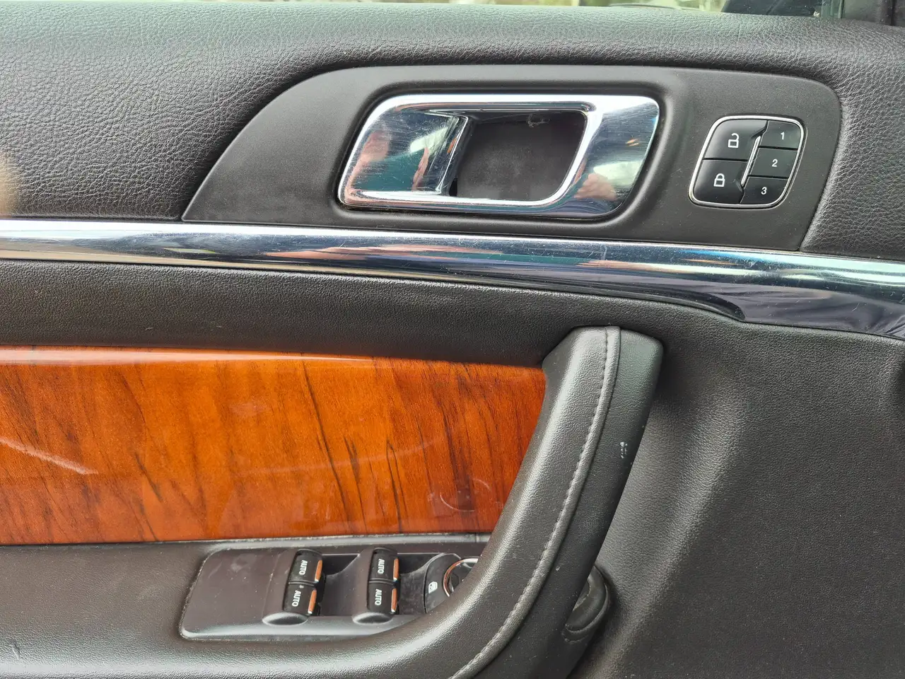 Lincoln MKS снимка Lincoln MKS