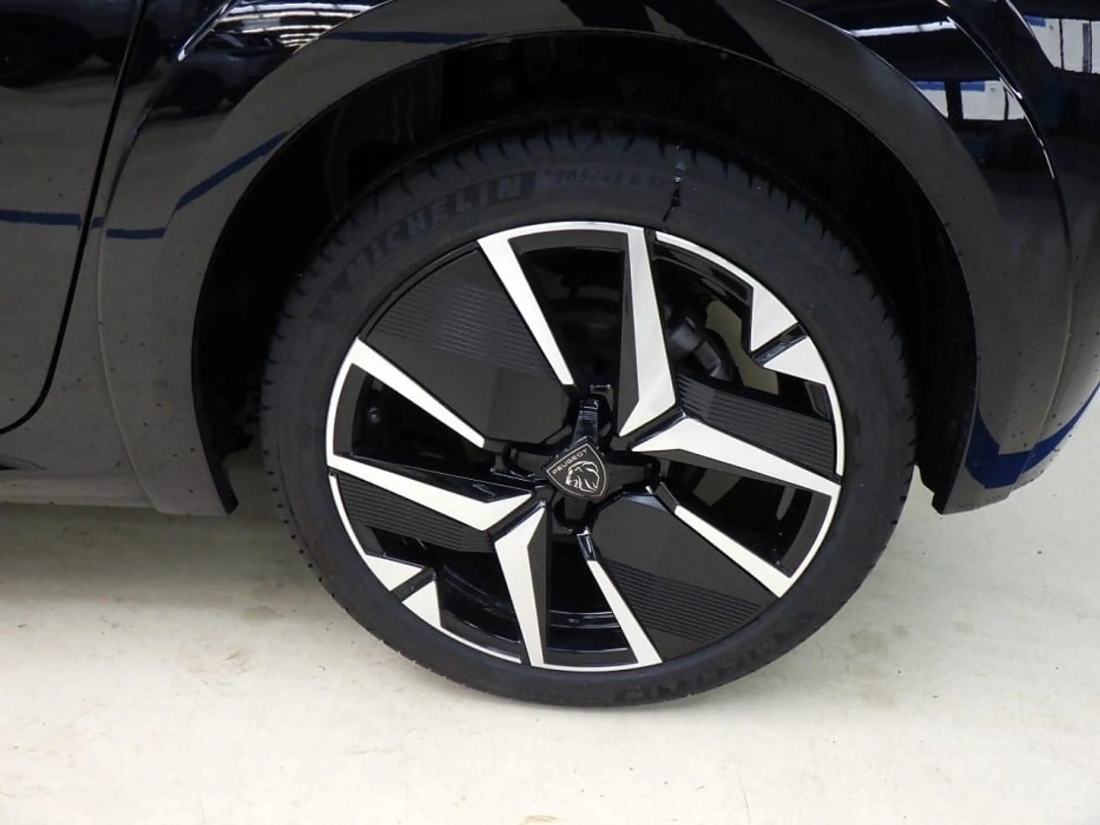 Peugeot 208 1.2 HYBRID 145PK GT PACK AUTOMAAT / NAVI / LEDER / — photo 5