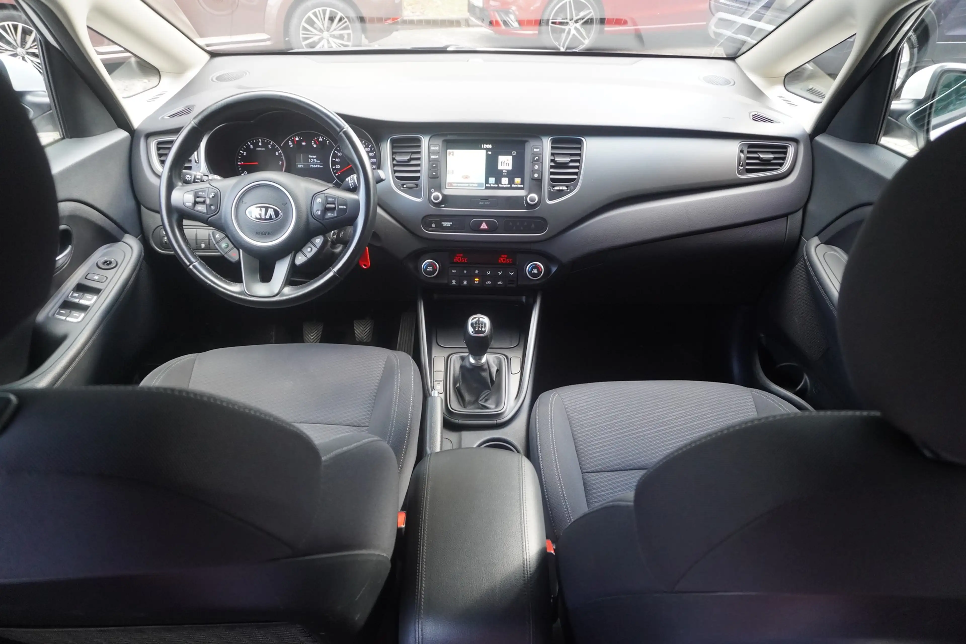 Kia Carens 1.6 Edition 7 AHK Navi Kamera Tempomat — photo 14
