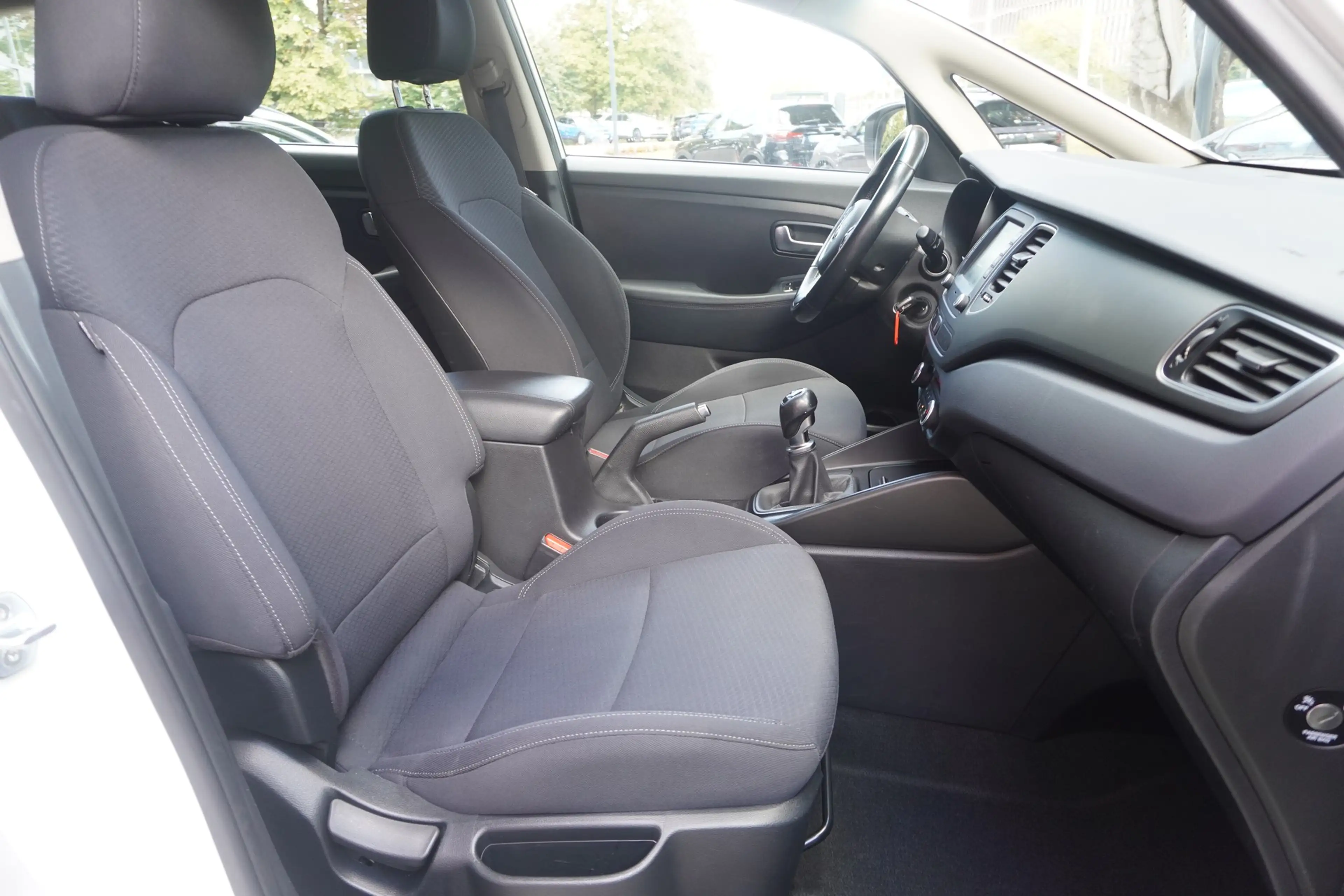 Kia Carens 1.6 Edition 7 AHK Navi Kamera Tempomat — photo 12