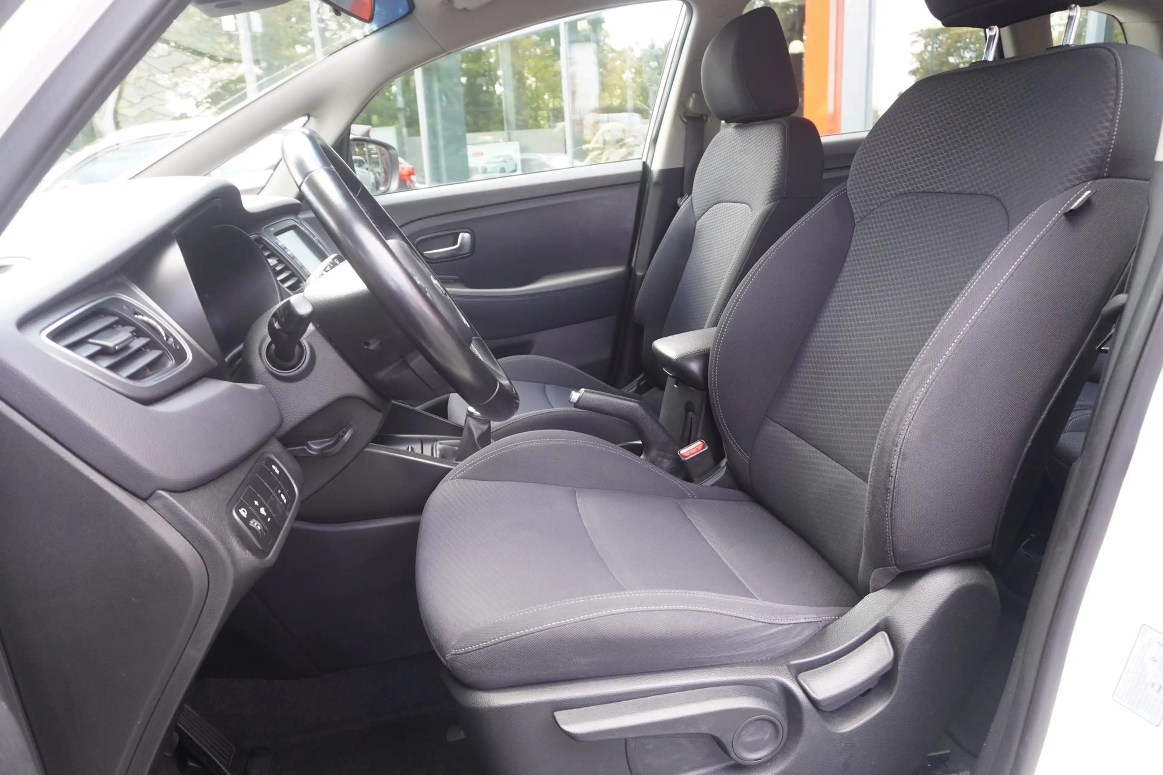 Kia Carens 1.6 Edition 7 AHK Navi Kamera Tempomat — photo 9
