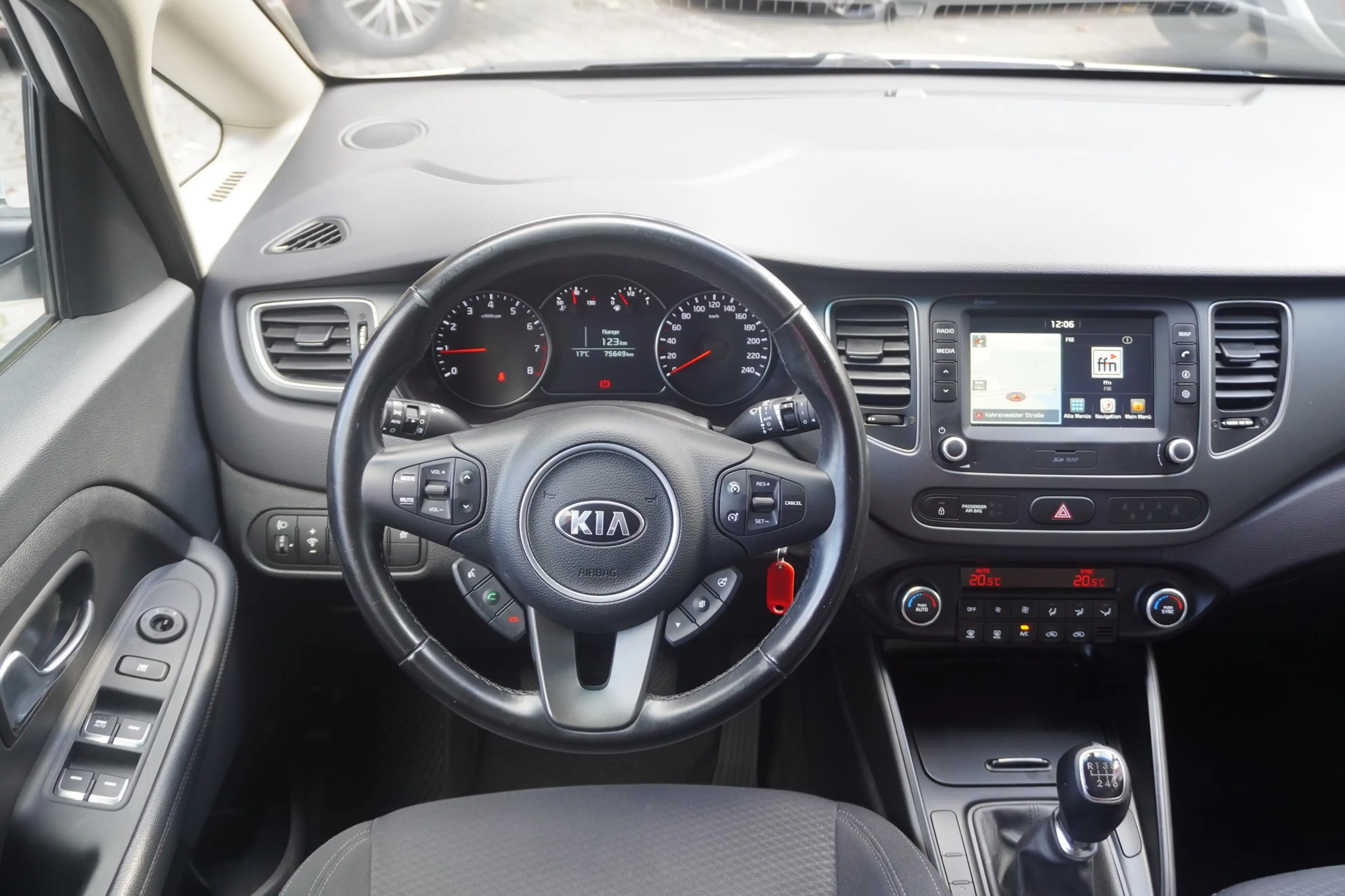 Kia Carens 1.6 Edition 7 AHK Navi Kamera Tempomat — photo 15