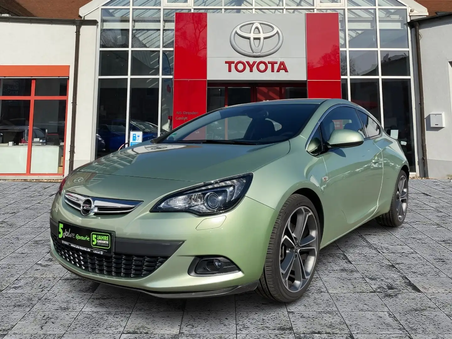 Opel Astra J GTC 1.6 Turbo Innovation Navi*BiXenon Verde - 2