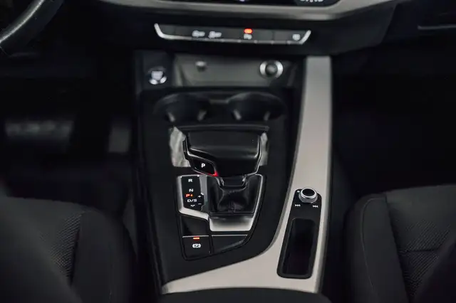 Audi A4 view 24