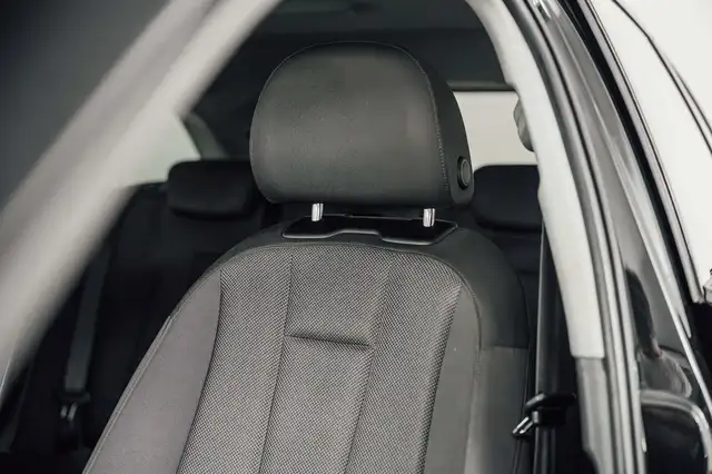 Audi A4 view 11