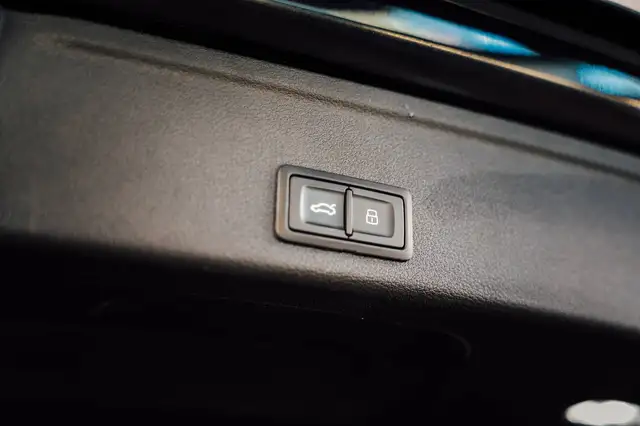 Audi A4 view 8