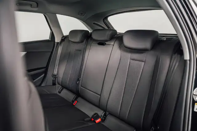Audi A4 view 9