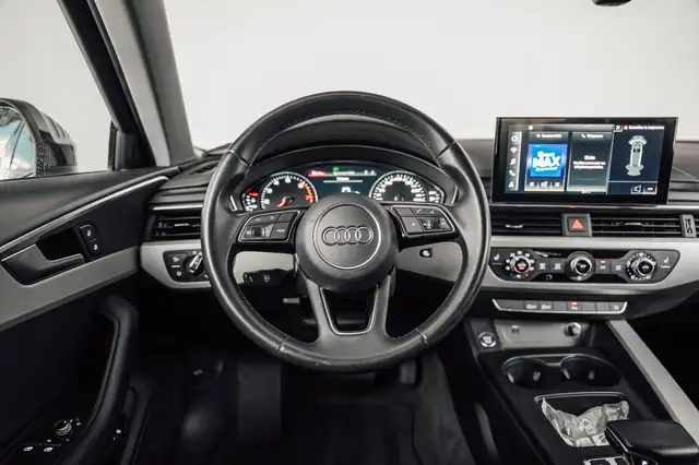 Audi A4 view 14