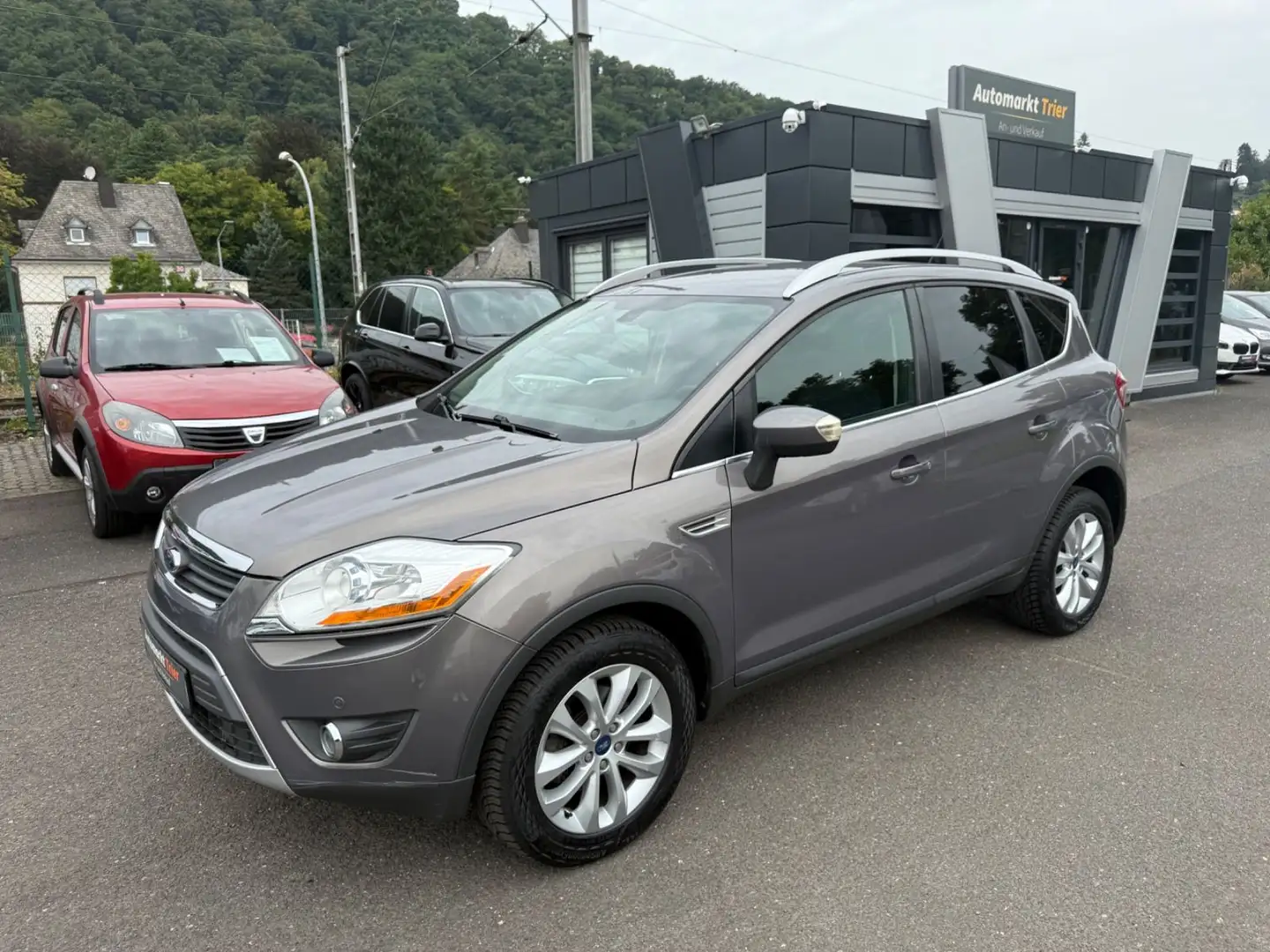 Ford Kuga Titanium! Wenig KM! Scheckheft! Automatik! Braun - 1