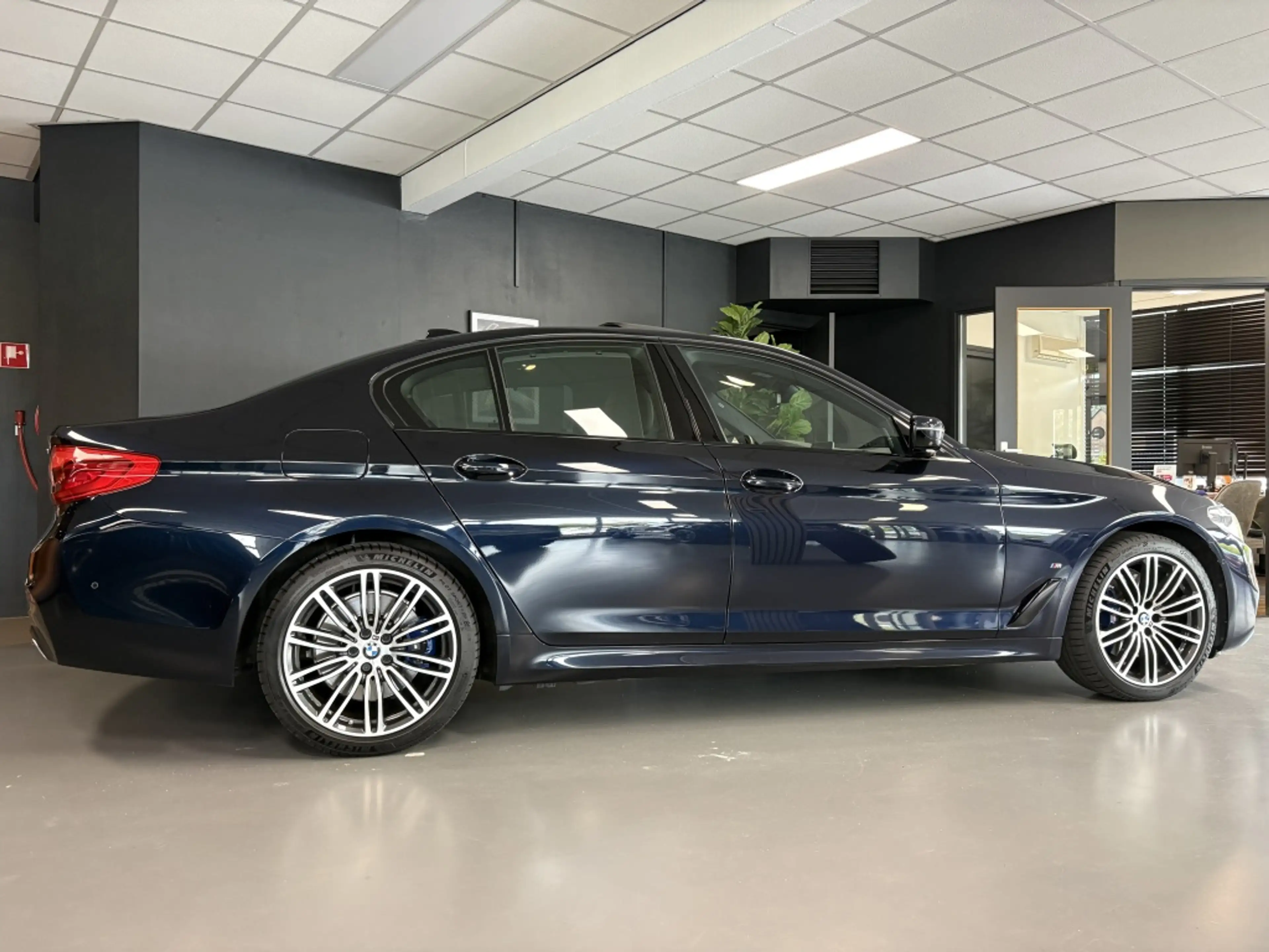 BMW 530 5-serie 530e M-Sport Vol! | Pano | Soft Close | He — photo 28