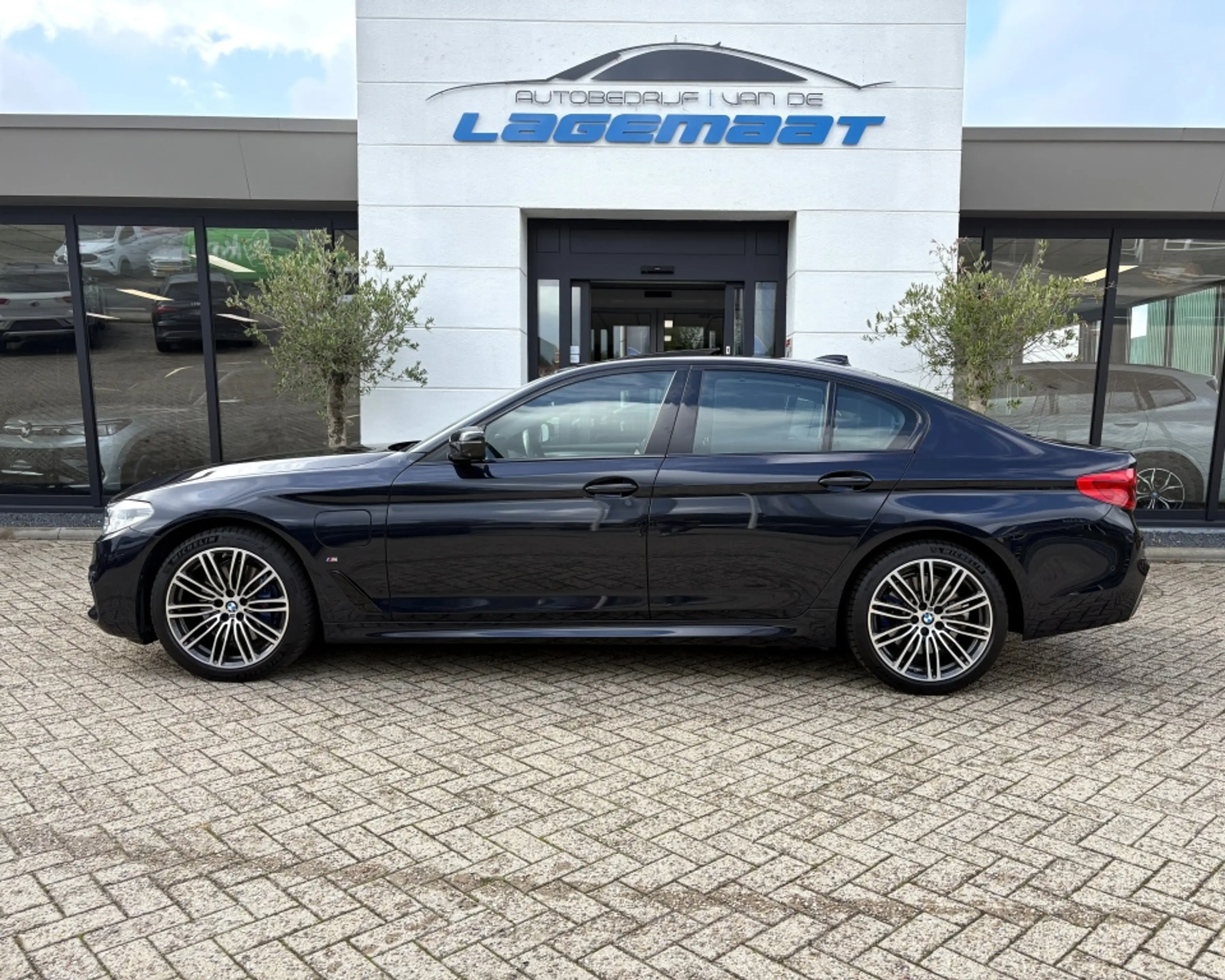 BMW 530 5-serie 530e M-Sport Vol! | Pano | Soft Close | He — photo 2