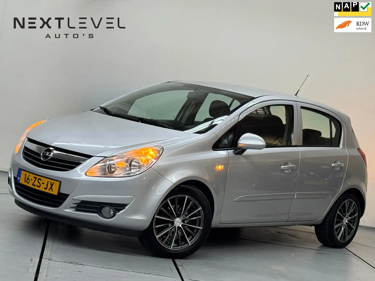 Opel Corsa 1.4-16V Enjoy Airco Gris - 1