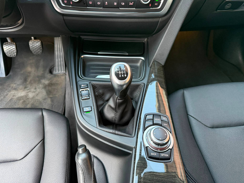 BMW 318 LUXURY - GARANTIE - TRES PROPRE — photo 12