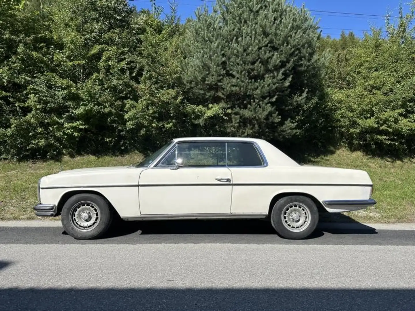 Mercedes-Benz 250 CE Strich 8 Coupe /8 W114 Lenkradautom. 1.Serie Weiß - 1