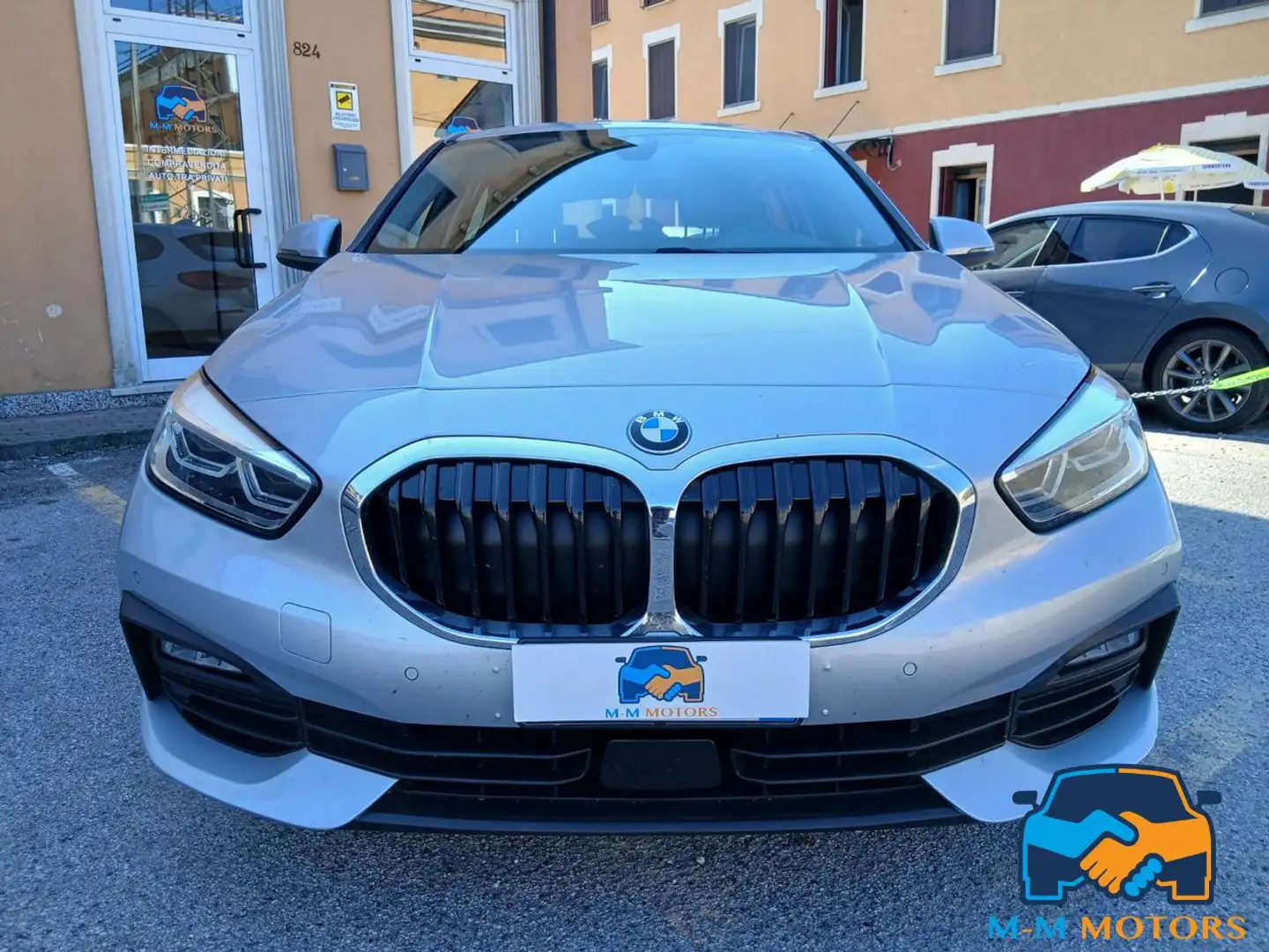 BMW 118 i 5p. Business Advantage Grau - 2