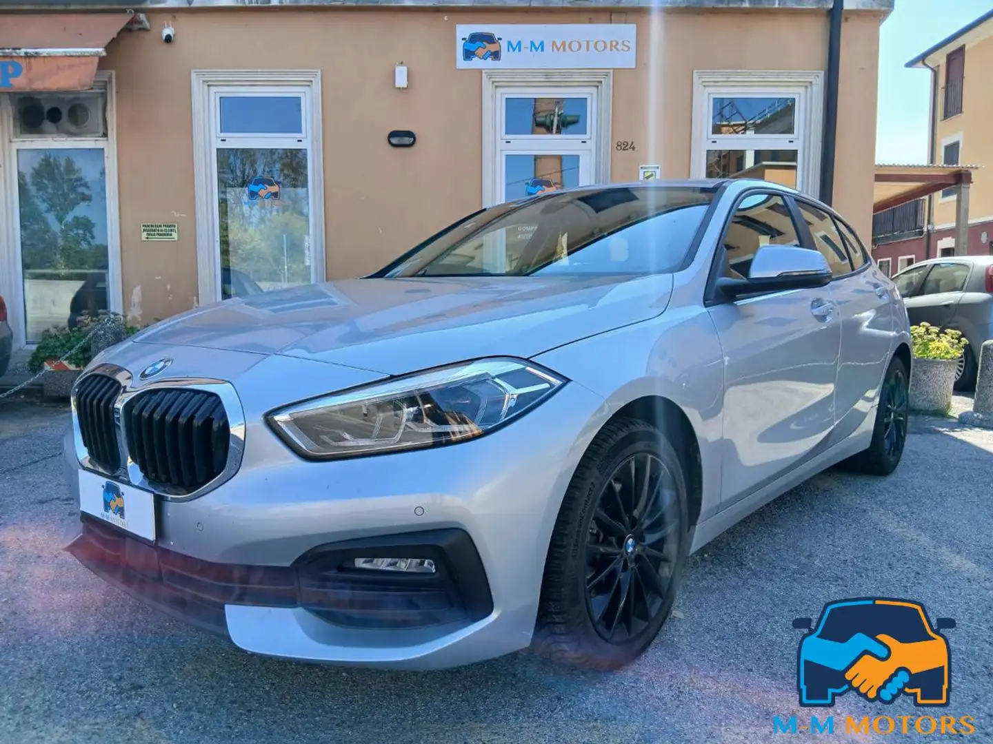 BMW 118 i 5p. Business Advantage Grau - 1