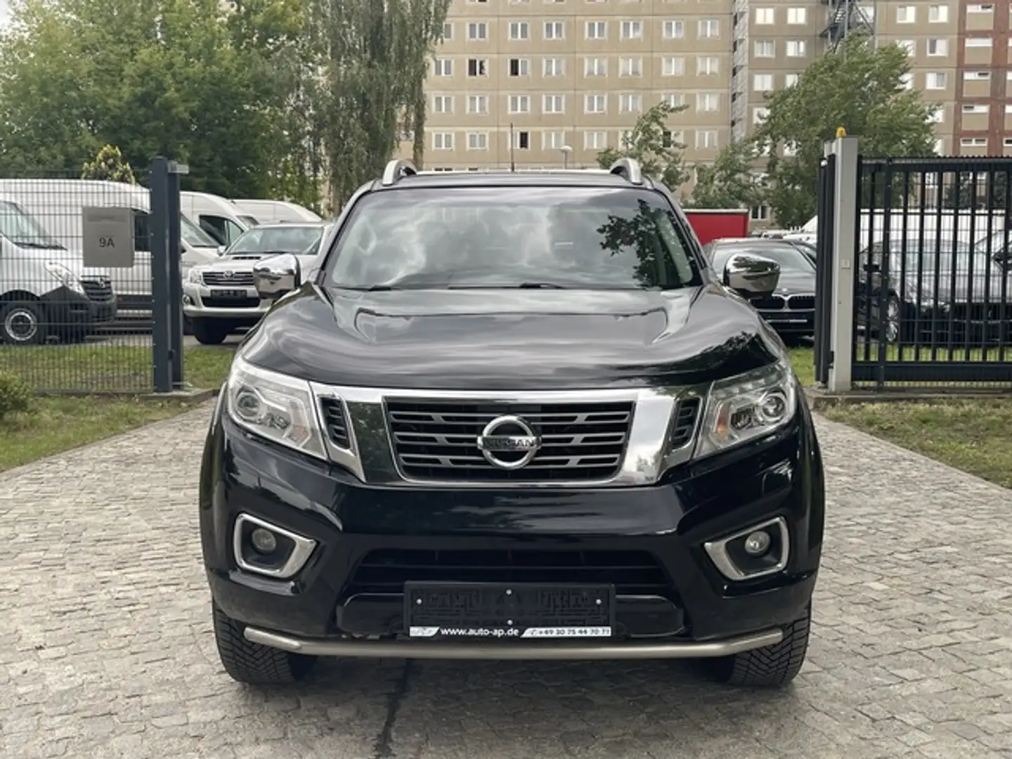 Nissan Navara 2.3 dCi Doka Double Cab 1H*Navi*RFK* Schwarz - 2