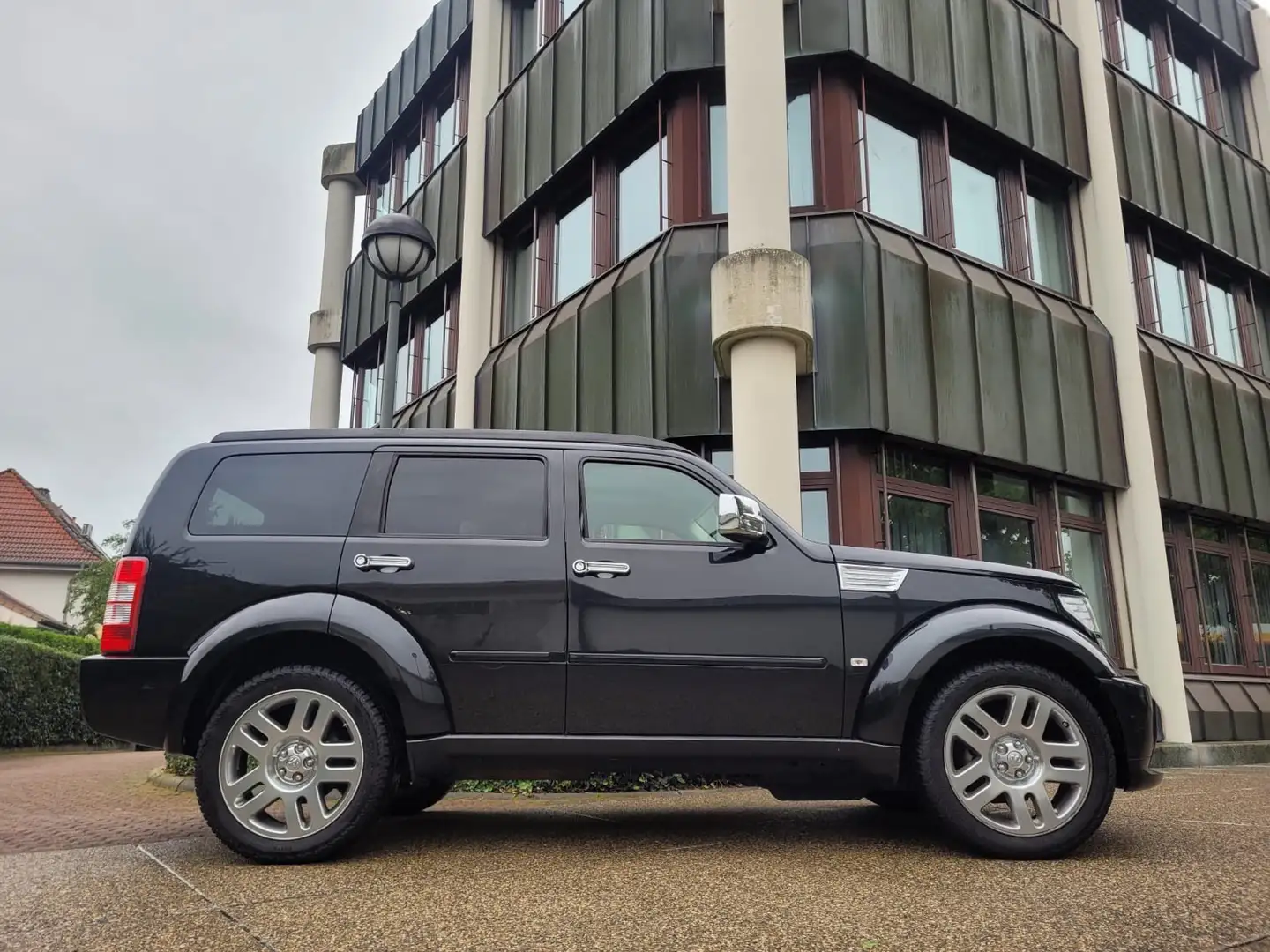 Dodge Nitro R/T Aut. 1 HD-LEDER-SHZ-SCHIEBEDACH-NAVI-PDC ! Schwarz - 1