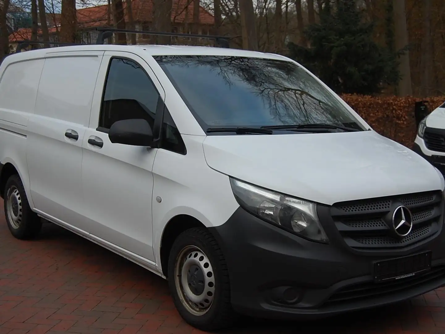 Mercedes-Benz Vito 114 CDI lang 136 PS Sortimo AHK Navi Dachträger Weiß - 2
