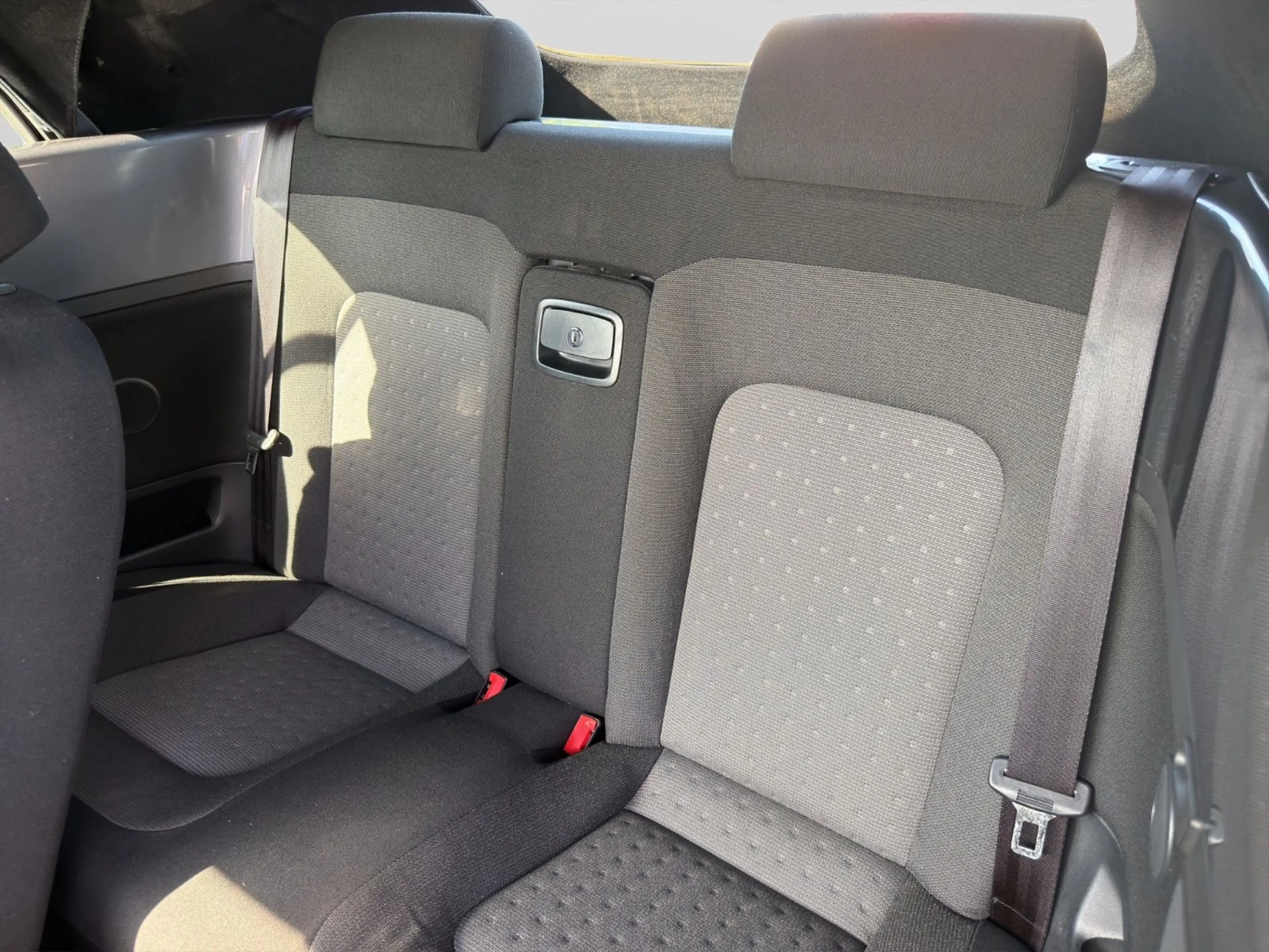Volkswagen New Beetle Cabriolet 2.0 / Klima / SHZ / — photo 12