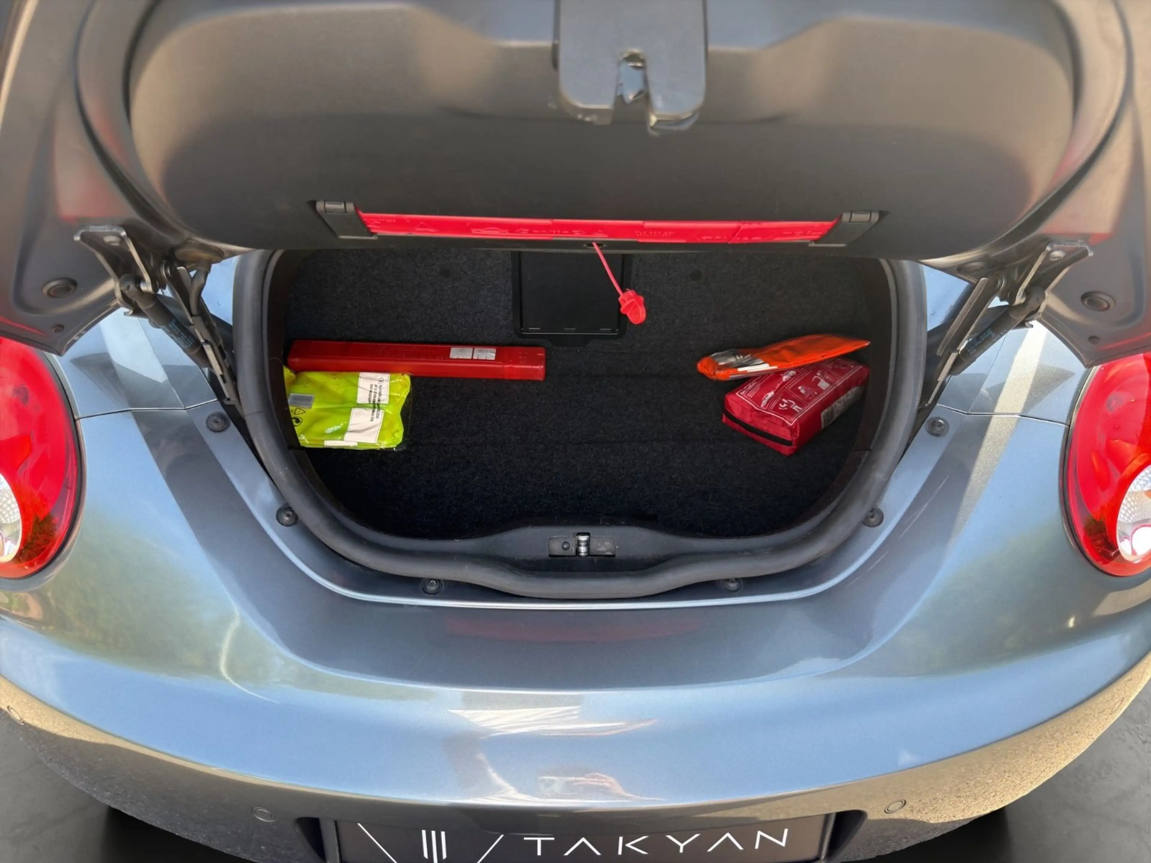 Volkswagen New Beetle Cabriolet 2.0 / Klima / SHZ / — photo 19