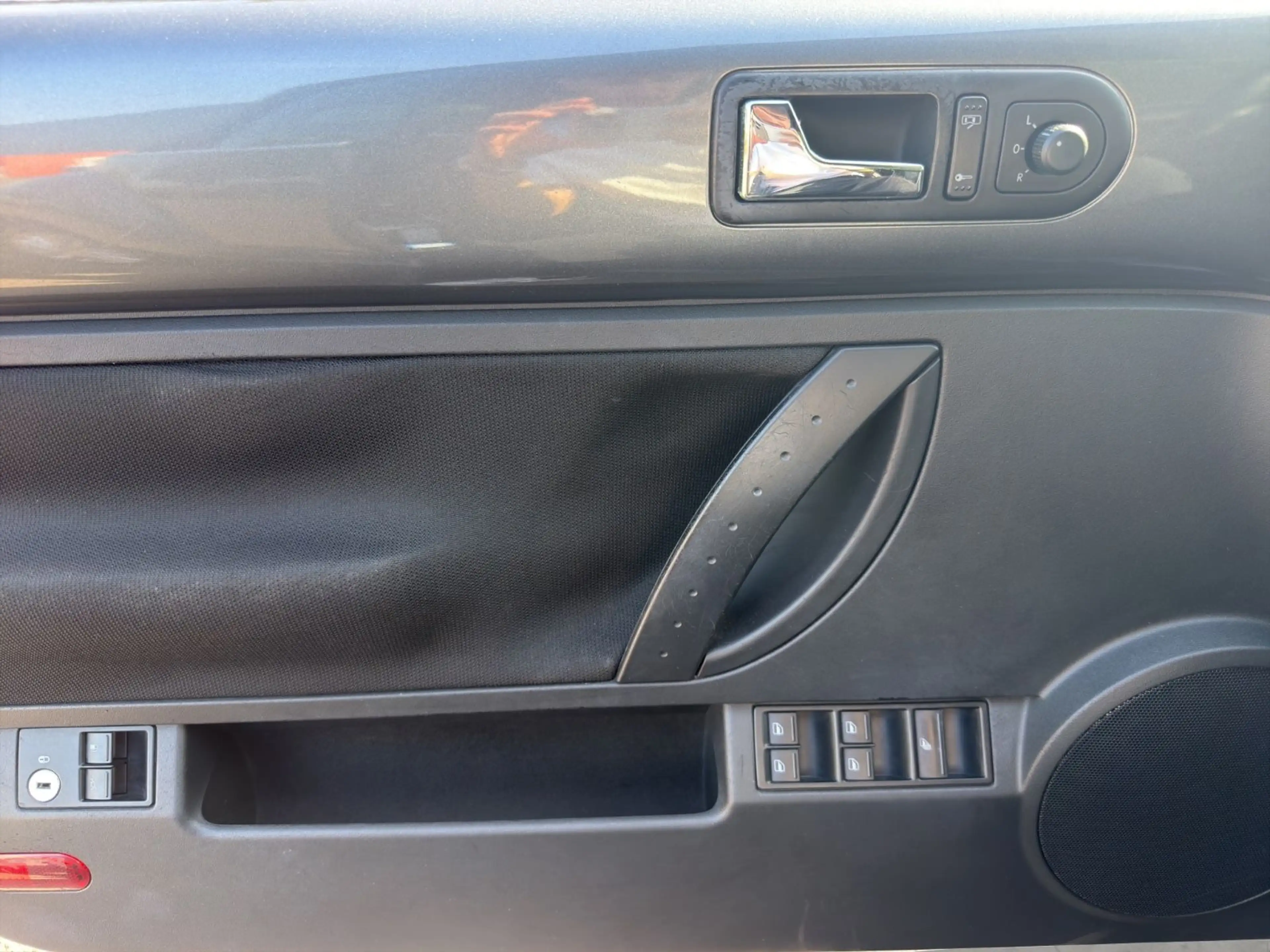 Volkswagen New Beetle Cabriolet 2.0 / Klima / SHZ / — photo 18