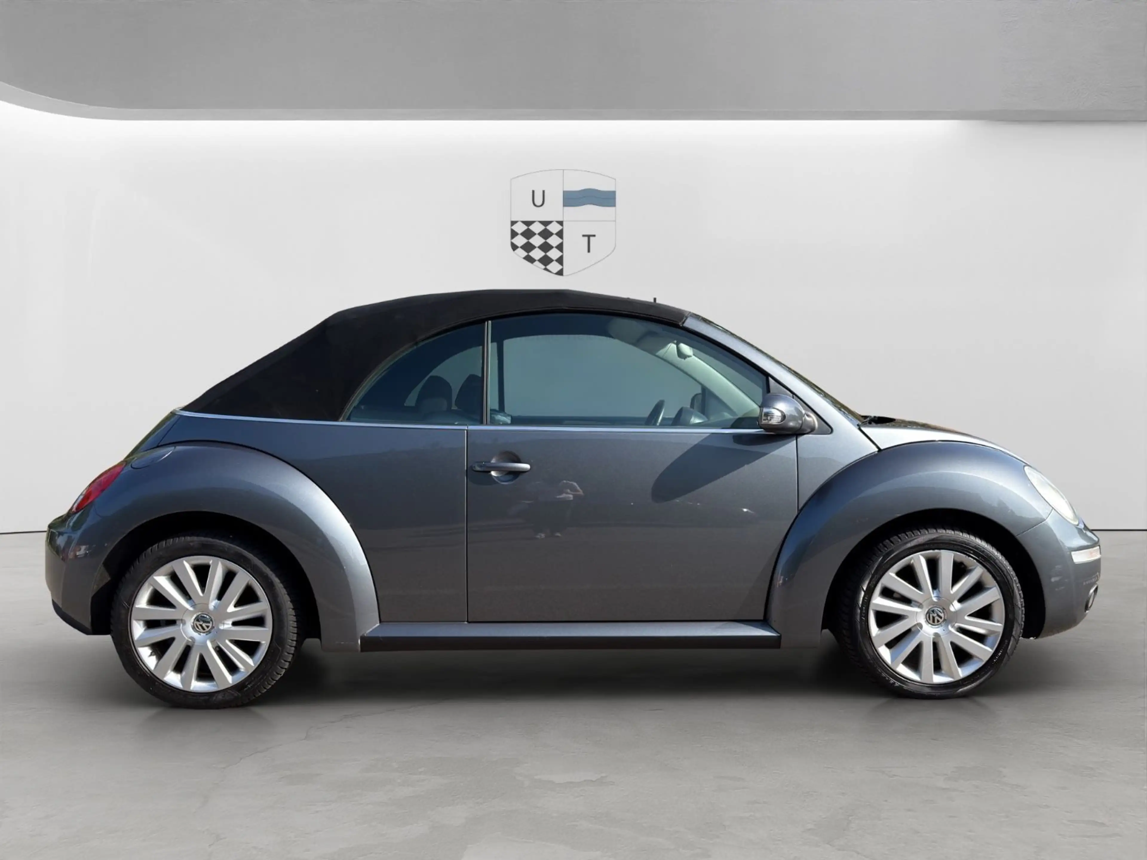 Volkswagen New Beetle Cabriolet 2.0 / Klima / SHZ / — photo 4