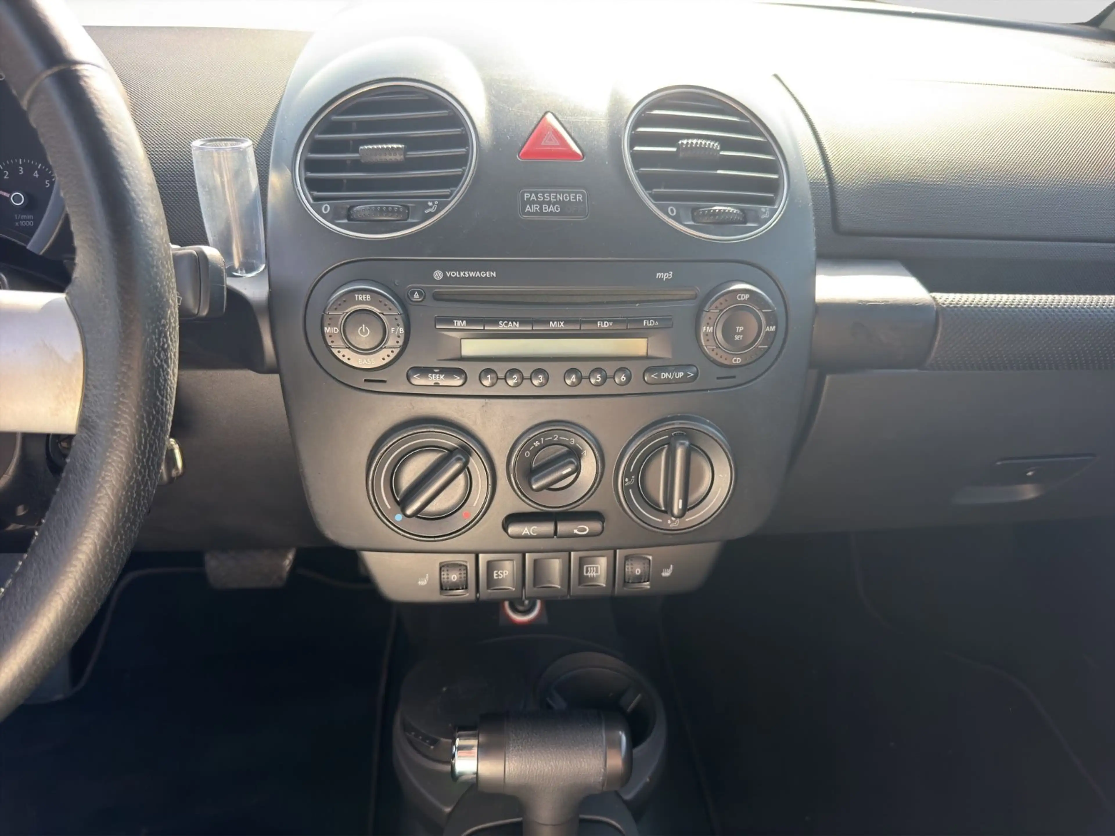 Volkswagen New Beetle Cabriolet 2.0 / Klima / SHZ / — photo 16