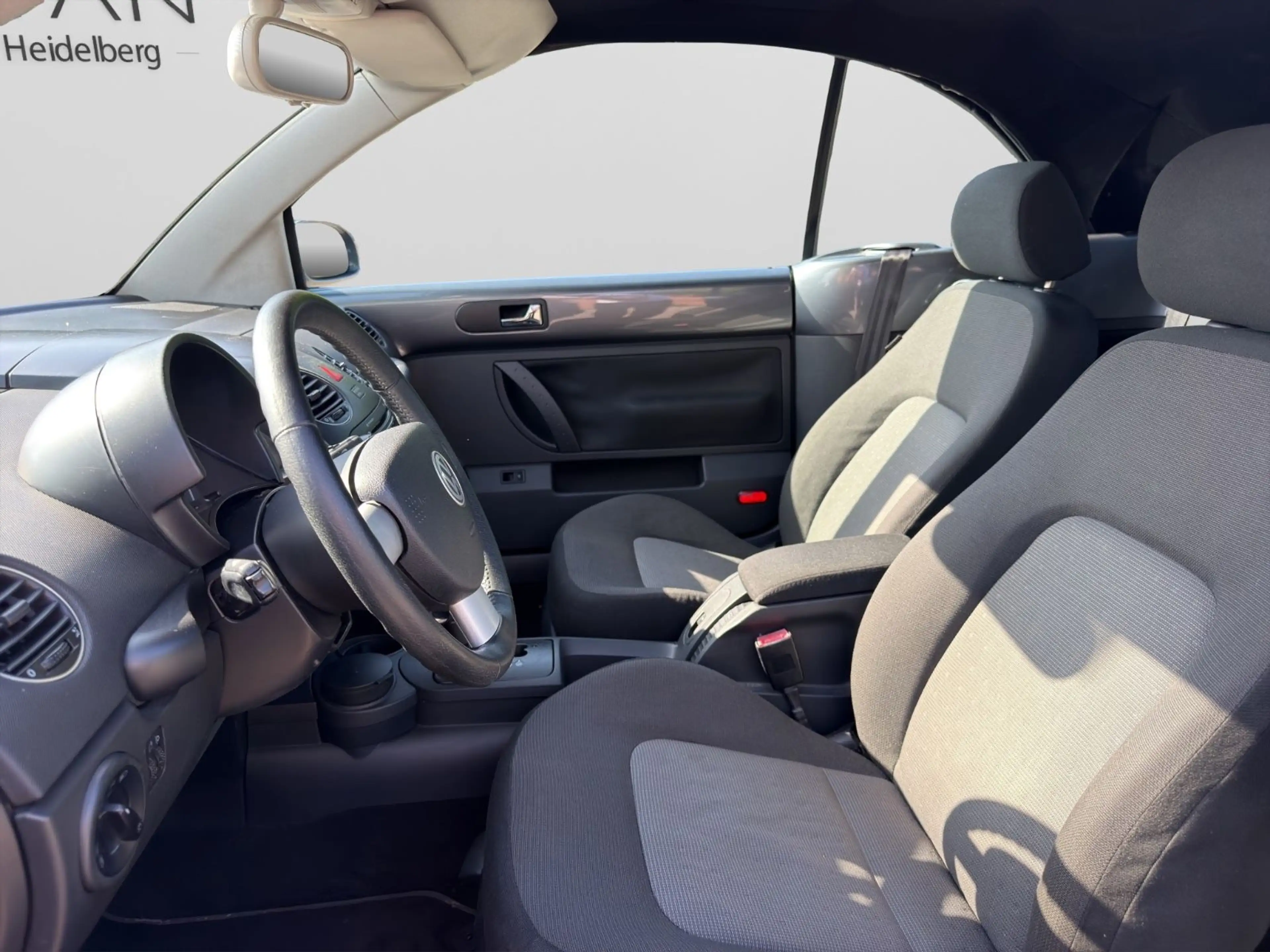 Volkswagen New Beetle Cabriolet 2.0 / Klima / SHZ / — photo 9