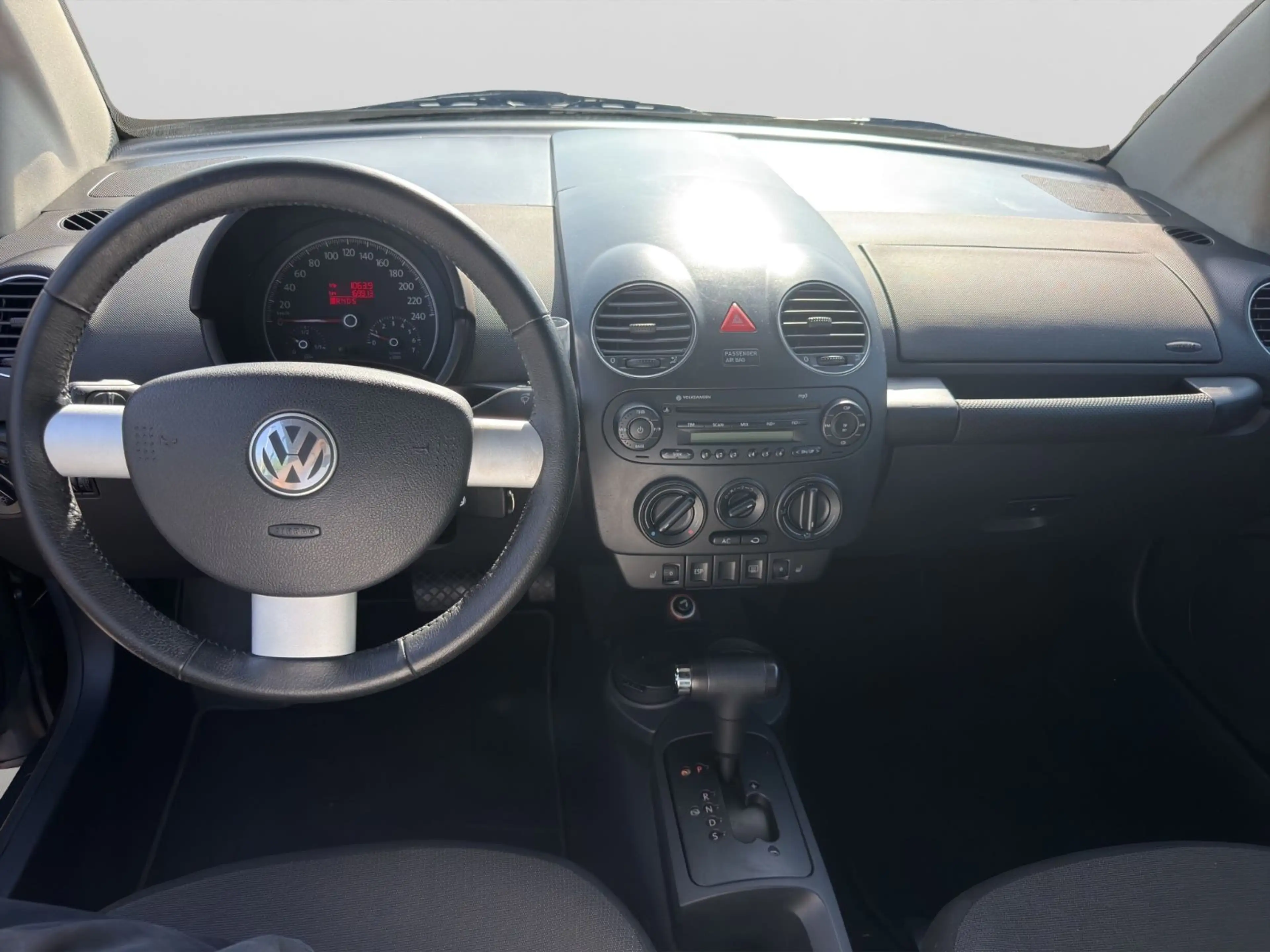 Volkswagen New Beetle Cabriolet 2.0 / Klima / SHZ / — photo 15