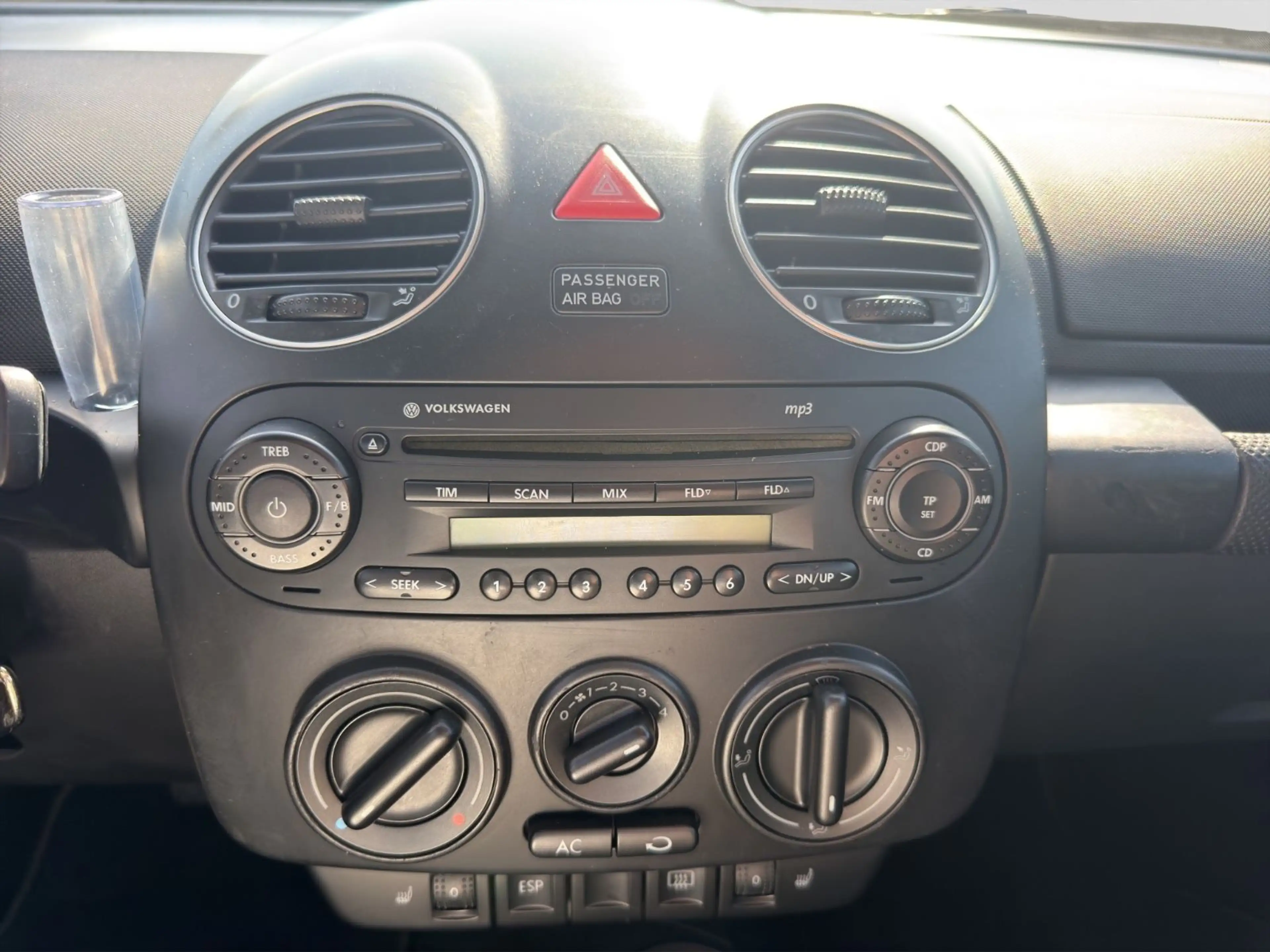 Volkswagen New Beetle Cabriolet 2.0 / Klima / SHZ / — photo 17