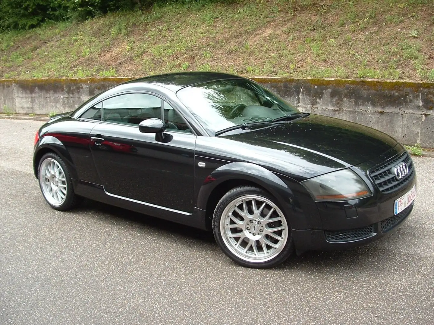 Audi TT 1.8 T Coupe*KLIMA*XENON*BOSE*ALUFELGEN* Noir - 2