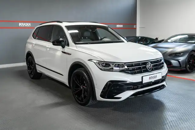Volkswagen Tiguan Allspace view 6
