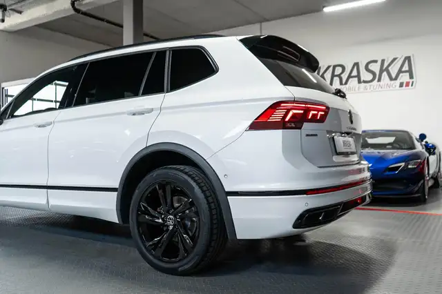 Volkswagen Tiguan Allspace view 11