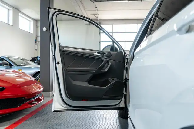 Volkswagen Tiguan Allspace view 13