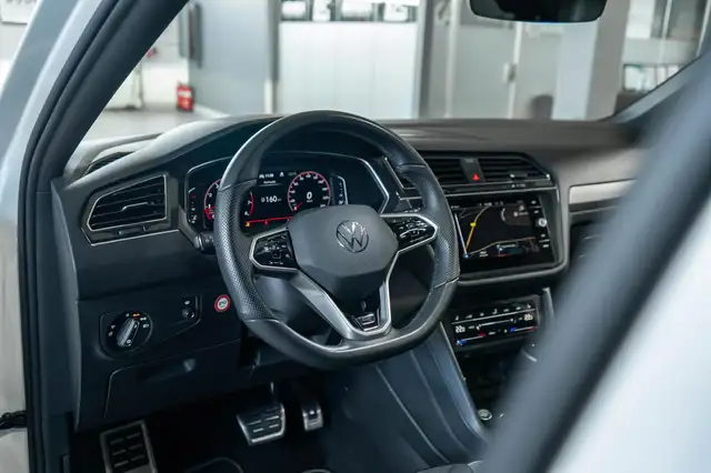 Volkswagen Tiguan Allspace view 14