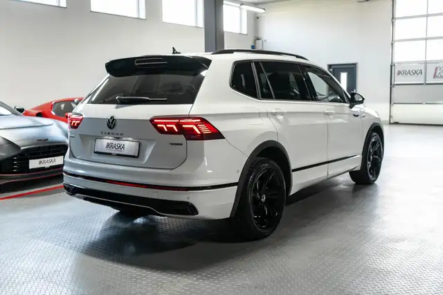 Volkswagen Tiguan Allspace view 7
