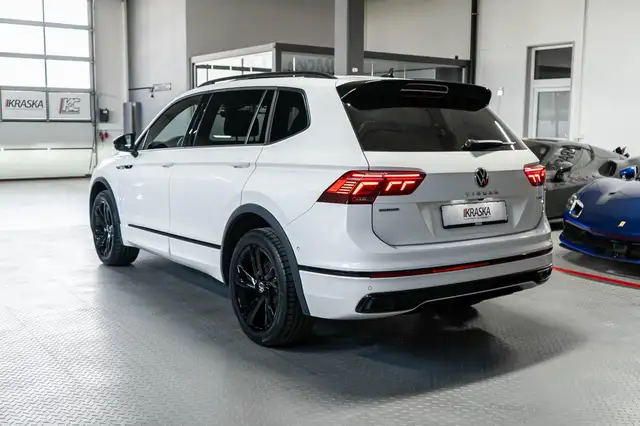 Volkswagen Tiguan Allspace view 12