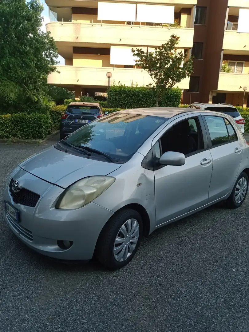 Toyota Yaris 5p 1.0 Sol - 1