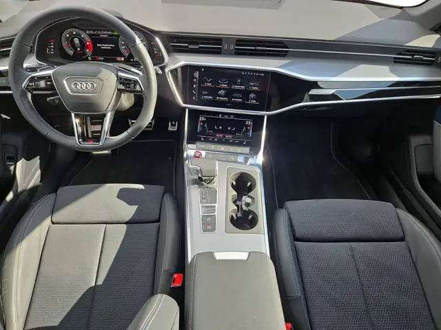 Audi S6 view 8