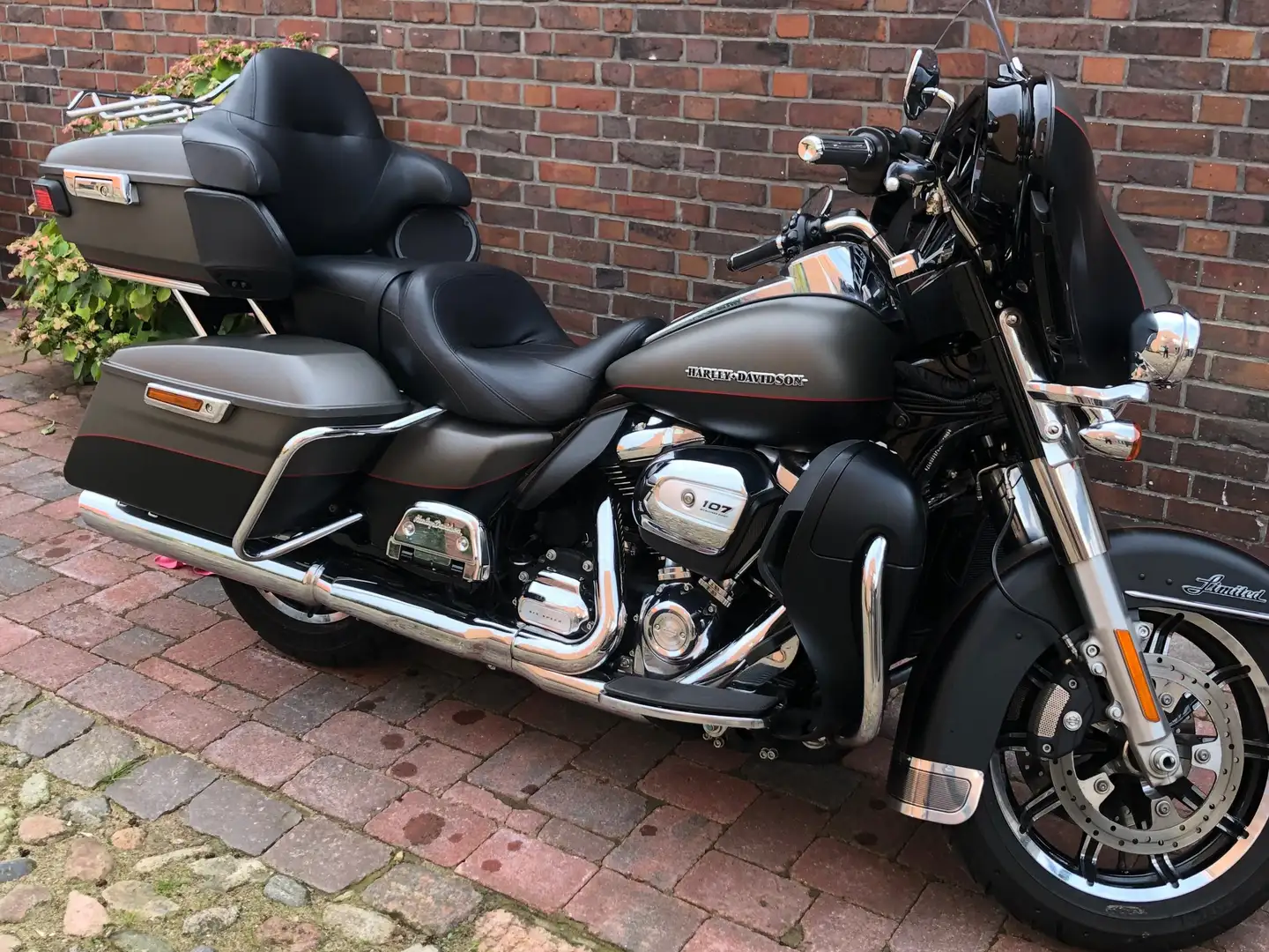Harley-Davidson Ultra Limited FLHTK Ultra Limited 2018 Grau - 1