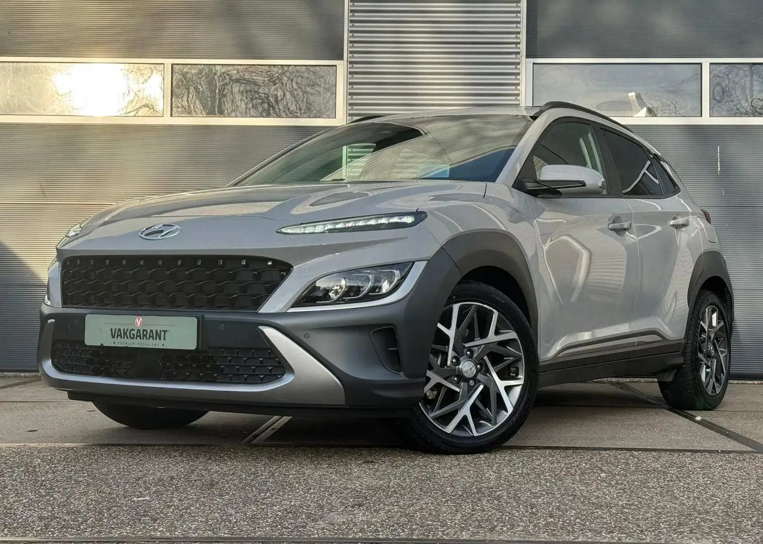 Hyundai KONA 1.6 GDI HEV Premium Sky |Head-up |Keyless |Pano |K Grijs - 1