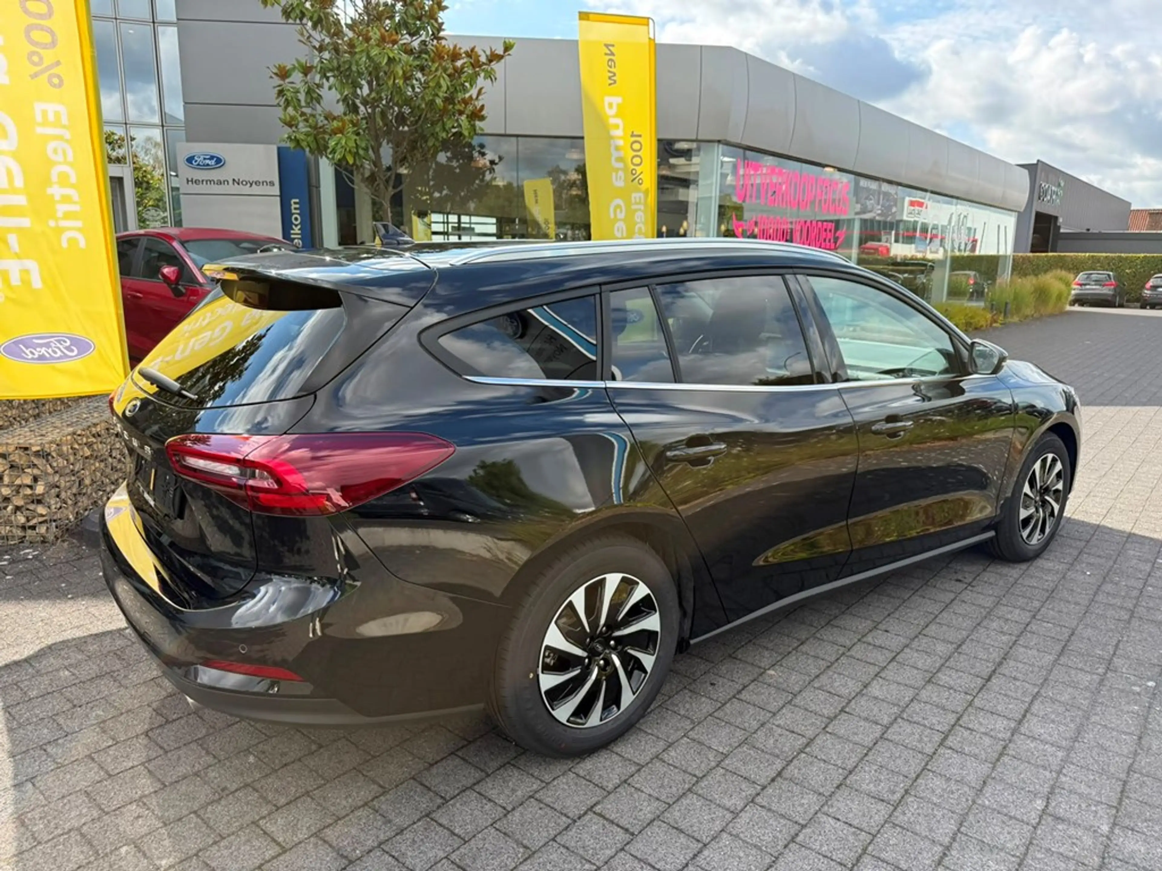 Ford Focus Clipper EcoBoost mHEV Titanium — photo 10