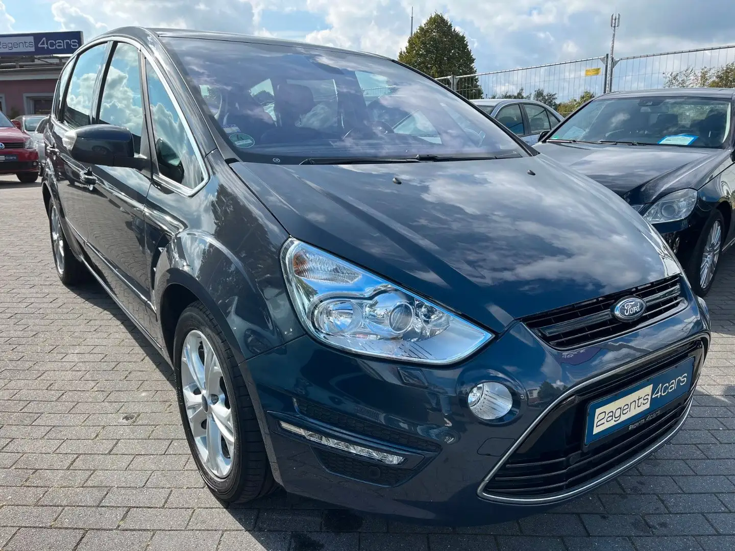 Ford S-Max 2.0 TDCi Titanium°Automatik°Navi°HAK°PDC° Grau - 2