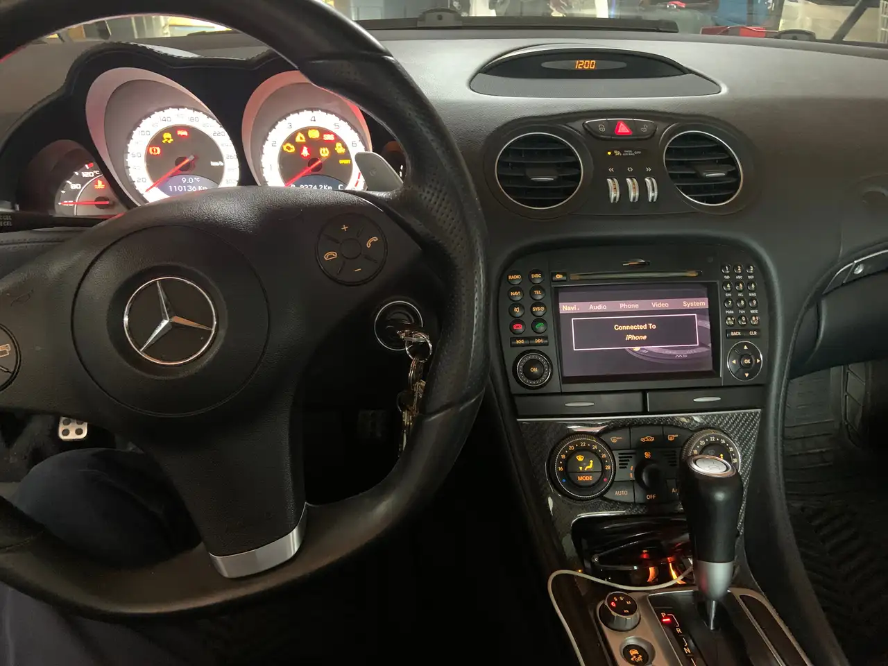 Mercedes-Benz SL снимка Mercedes-Benz SL